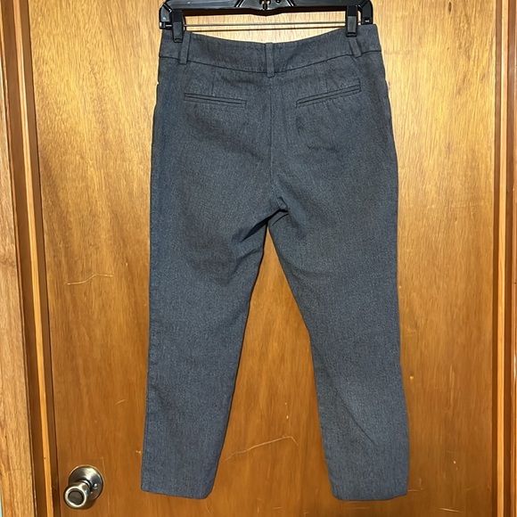 A New Day Grey Dress Pants Capris Stretch NWOT sz 2 - Picture 3 of 7